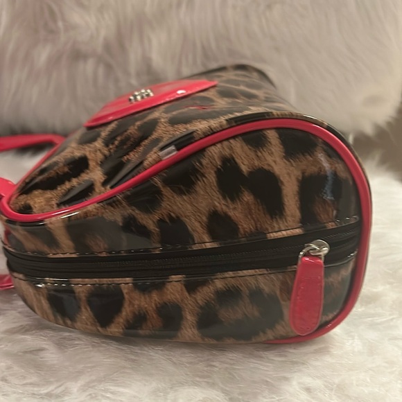 JESSICA SIMPSON MAKEUP/TOILETRY PATENT BAG - Picture 3 of 12
